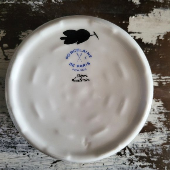 Vintage Porcelaine de Paris Souffle Bowl with Flower Garland Design - Picture 7 of 8